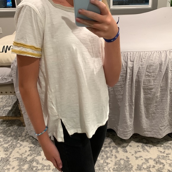 White hem and thread, size small shirt - Picture 3 of 4